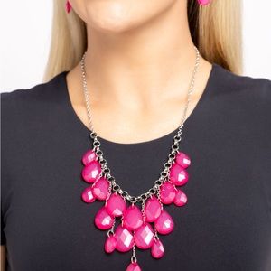 Selling this beautiful necklace with earrings